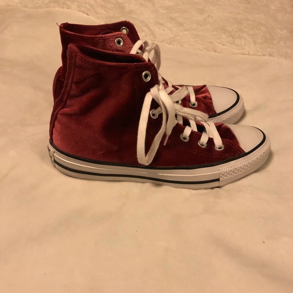 Velvet Converse - Picture 2 of 3